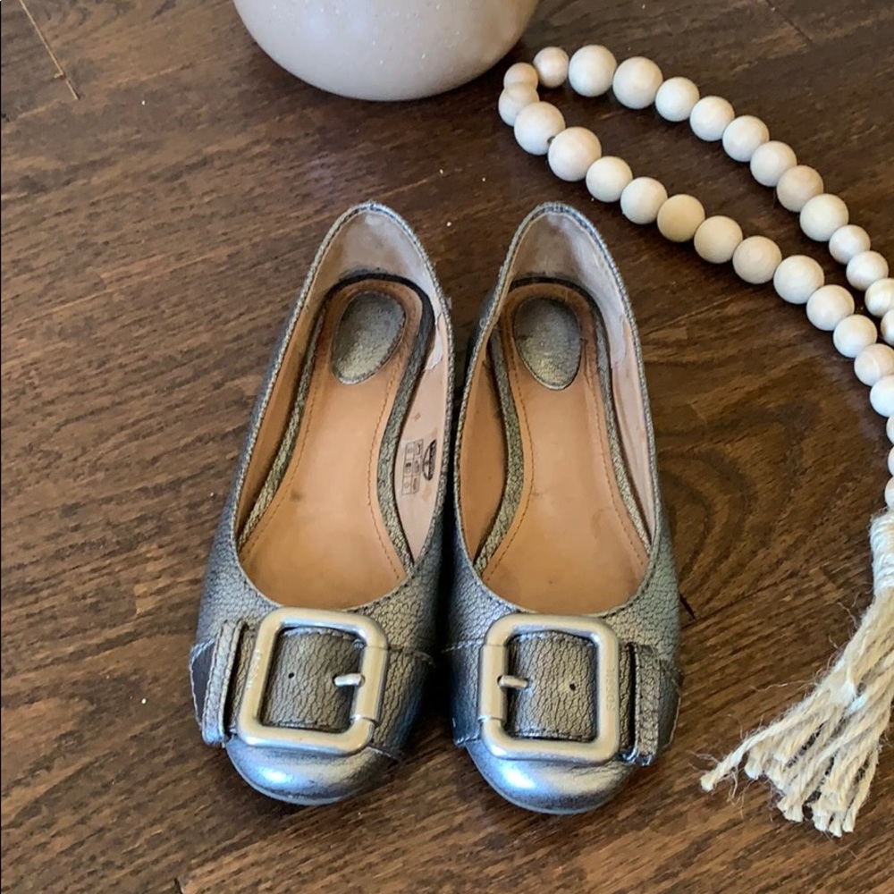 Fossil brand flats
